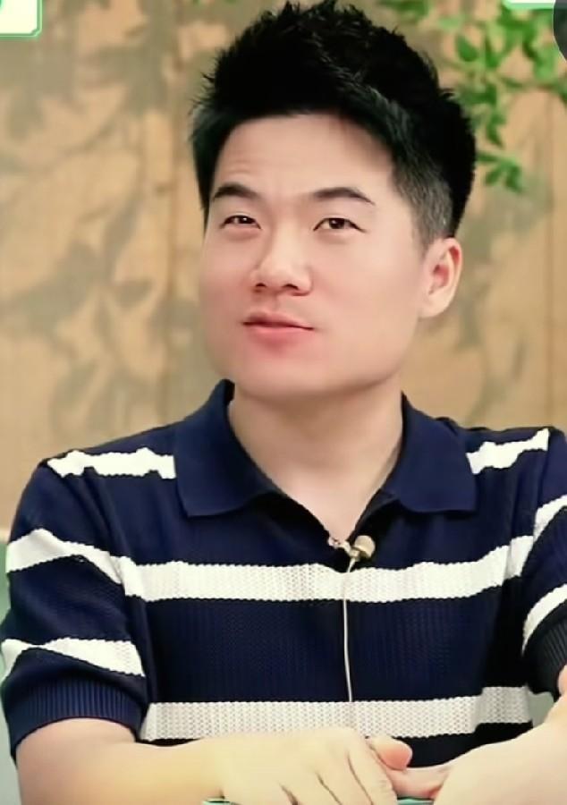 打工人最怕什么？怕活干得好好的，锅突然从天上砸下来。这次董宇辉回京没回家先开播