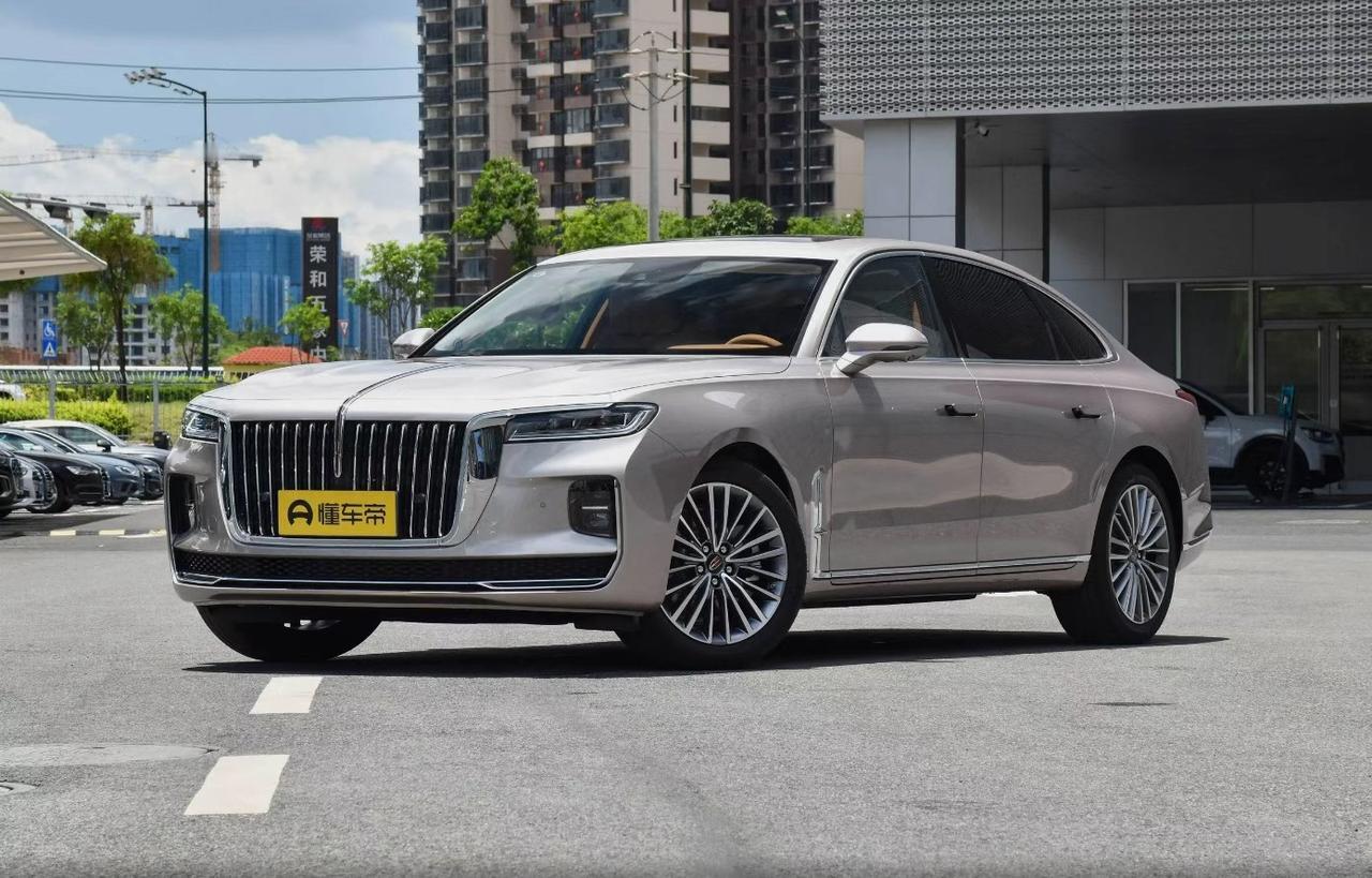 作为国产豪华轿车的“门面担当”，红旗H9在二手车市场一直挺火——外观大气、后排舒