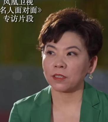 1997年，邓亚萍退役后去清华大学读书，第一堂课，老师问她：“你的英语如何？”邓