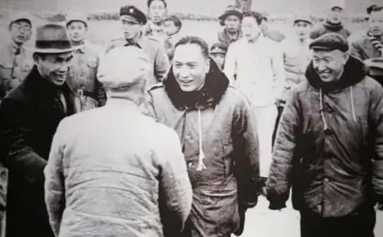 云南起义后，卢汉决定释放张群，有人劝说：“放了张群，蒋介石没了顾忌，会调大军攻打