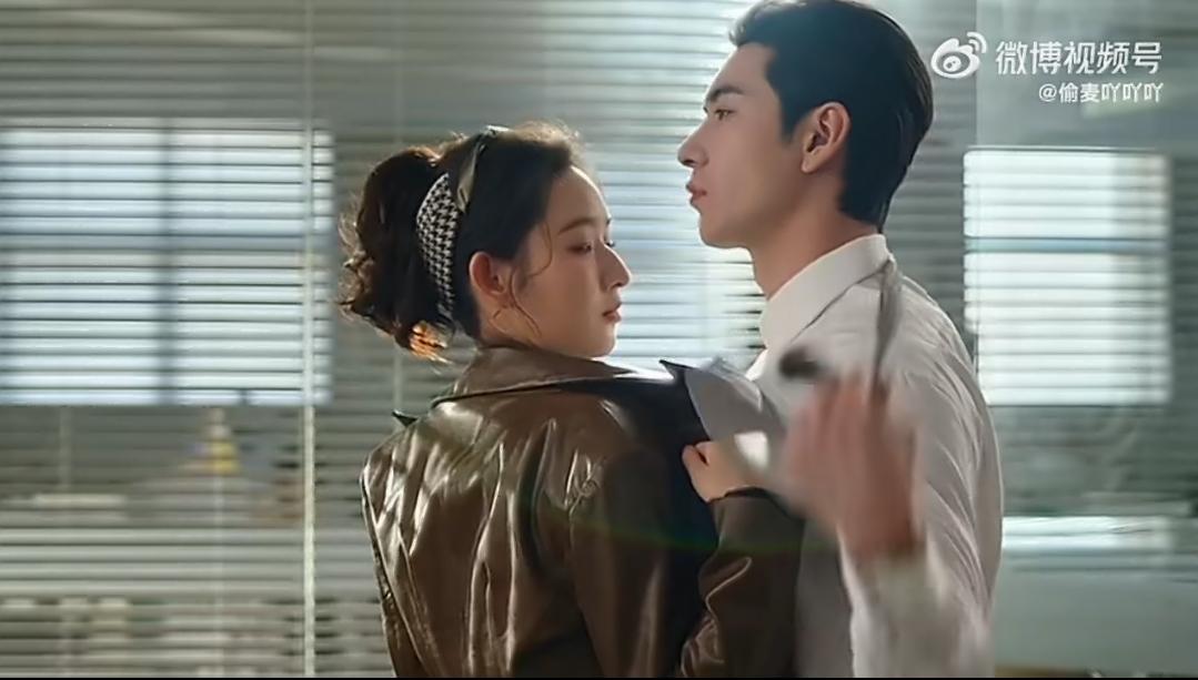 这波操作属实离谱到家了！王玉雯发抖音明明是宣传部点头同意的，结果合作平台一问，宣