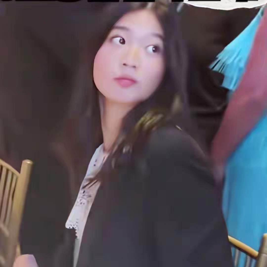 李在镕女儿李元珠这个面相，在韩国人均整容的环境里，够用了，而且是非常够用。