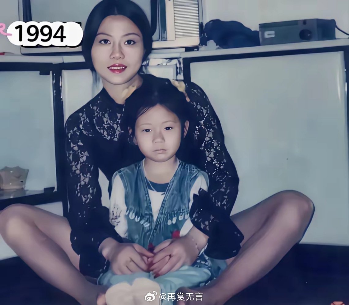 多年过去了，妈妈的美貌还是很突出啊！