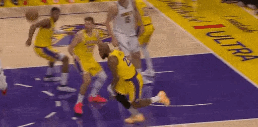 恭喜湖人拿下比赛，这场比赛有三个画面值得大家纪念，值得收藏！湖人三核顶级发挥瞬间