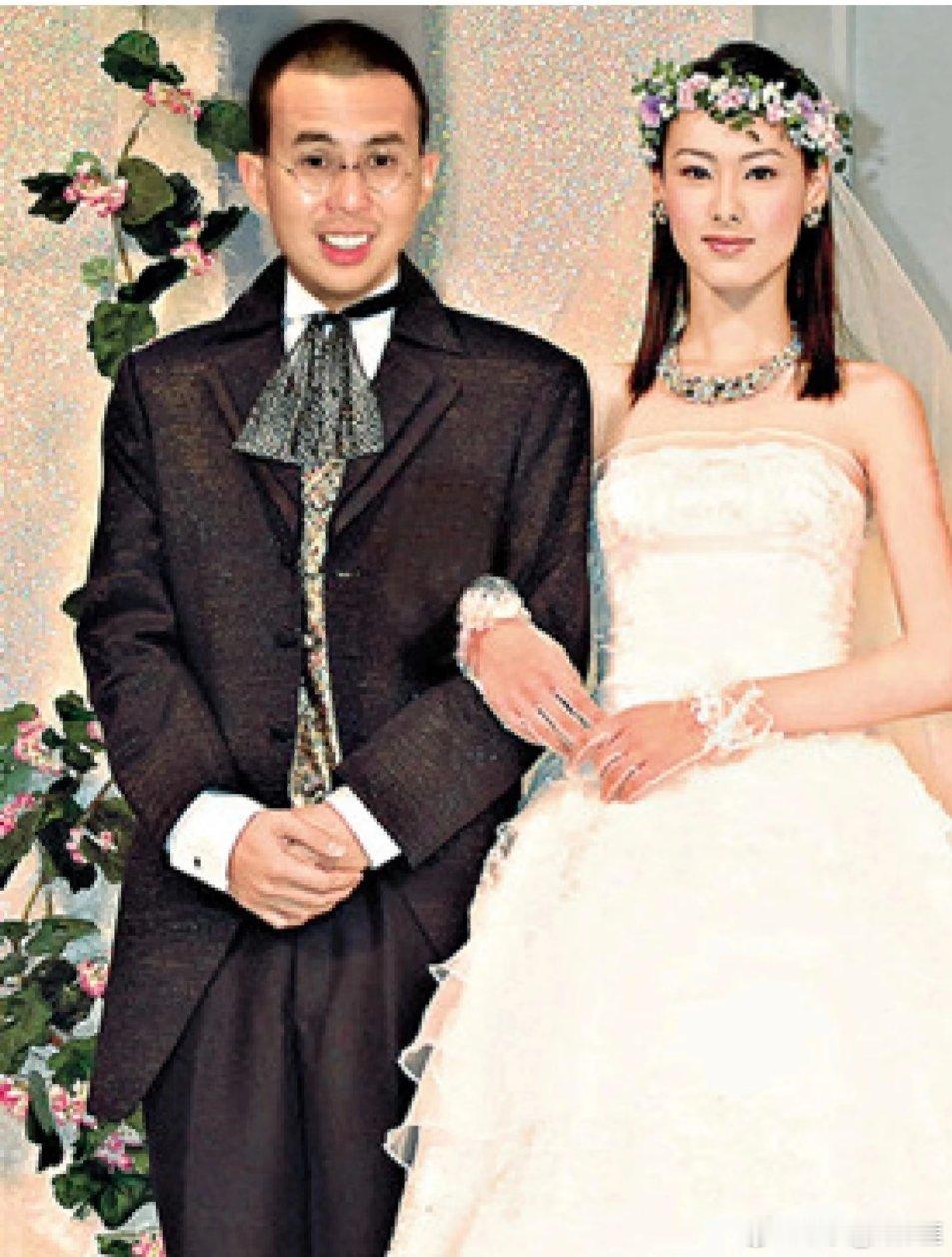19岁梁洛施认识了41岁李泽楷，之后生下小孩。大家都以为母凭子贵，梁洛施嫁入超级