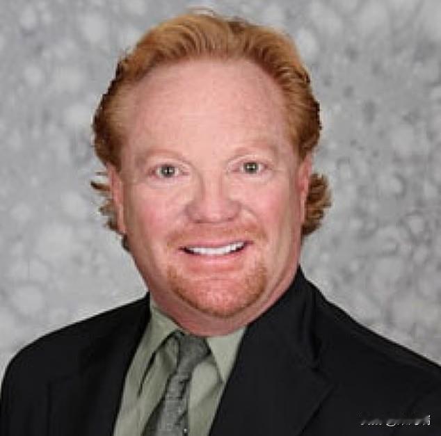 双重凶杀案震惊加州郊区：受人爱戴的医生和妻子在家门外被枪杀。周日，南加州一个