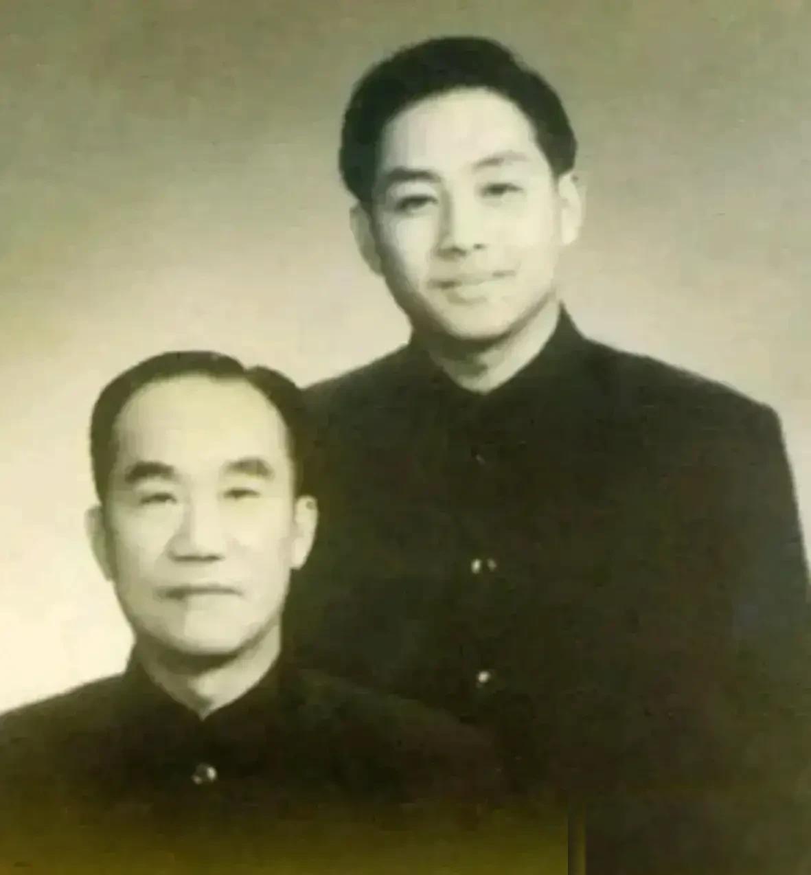 相声界恩怨情仇侯宝林二弟子黄铁良，去世10周年，大徒弟马三岭在社交平台上晒出了