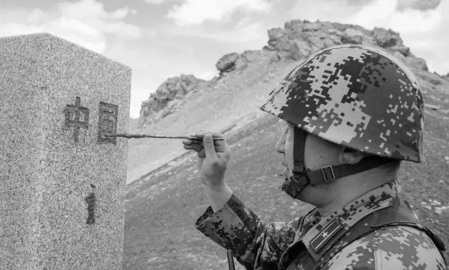 1949年新疆和平解放后，驻守疏勒县国民党四十二师的一名甘肃籍士兵杨庭章，做为起