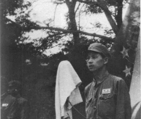 他调战车师当政委几个月，上级空降干部，改任副政委，师长也换了“杨政委，您暂时别