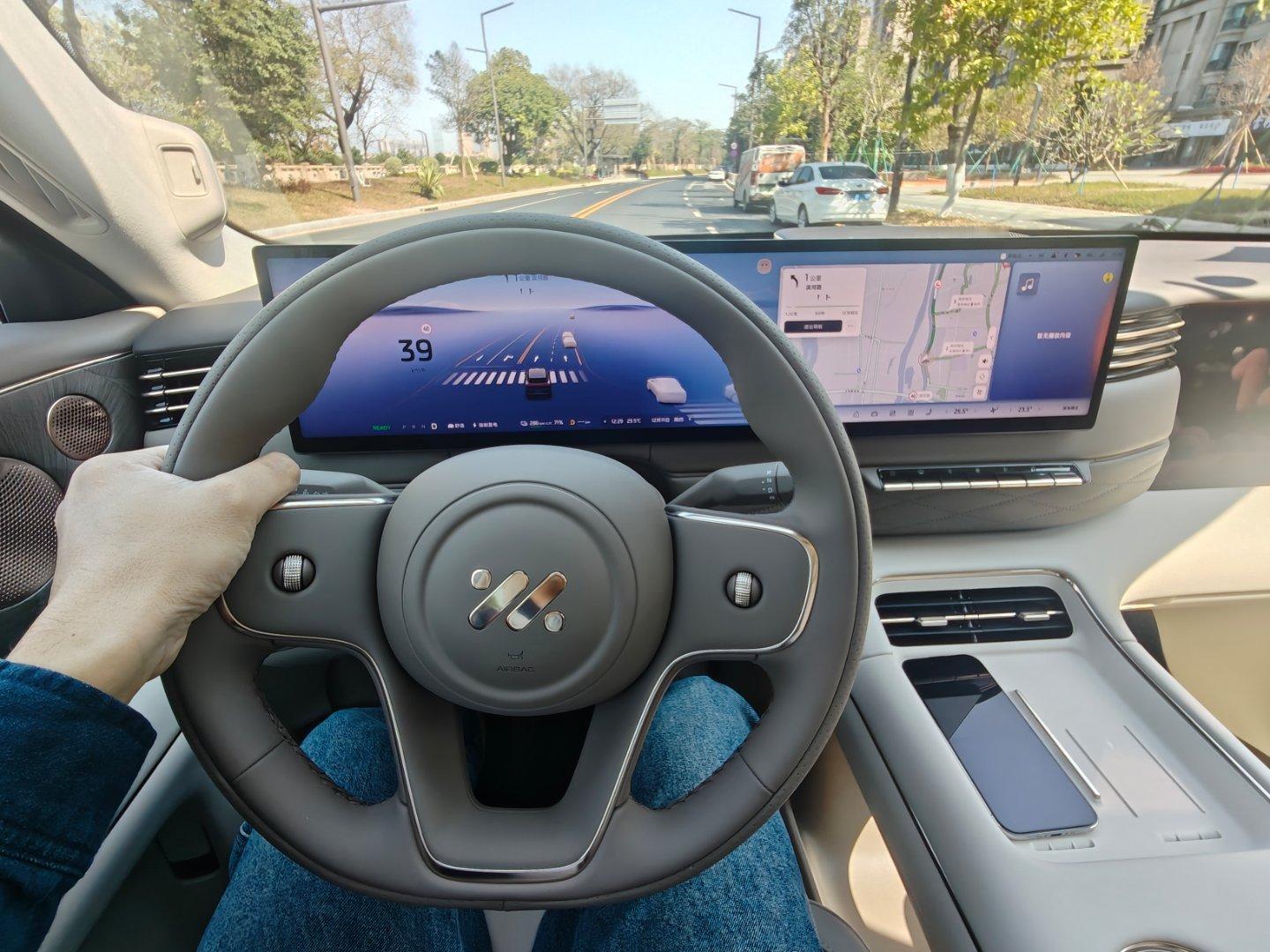 连飞五天，馋的不行，昨晚回东莞转个机吃个烧鹅，今早继续飞好久没开LS9了，过两天