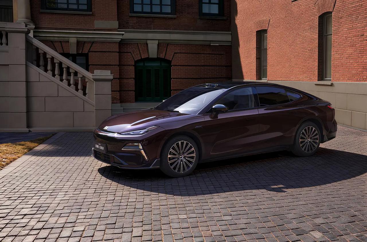 12.98万起！吉利这台5米轿车，纯电跑225km，还带激光雷达🔥3月30日