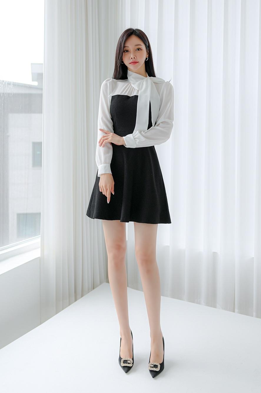 优雅黑裙搭配白衬衫，这组合简直yyds！简约又时尚，谁穿谁好看。我上次参加朋友