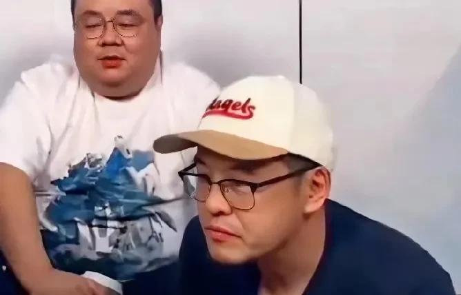 杨瀚森被开拓者在首轮16顺位选中的那一刻，我第一时间就想到了杨毅，没错，他又被打