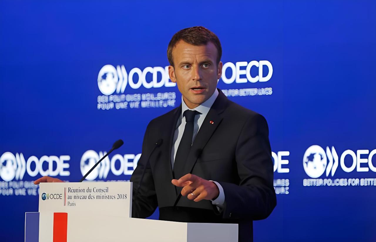 8000亿欧元的生意，你说关门就关门？马克龙这话，连自己人听了都想笑法国一边