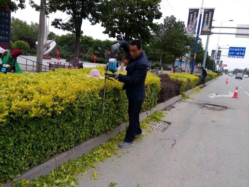 甘肃庆阳的60后大叔李含林，人生那叫一个坎坷。他生长在农村，年少时家境贫寒，全靠