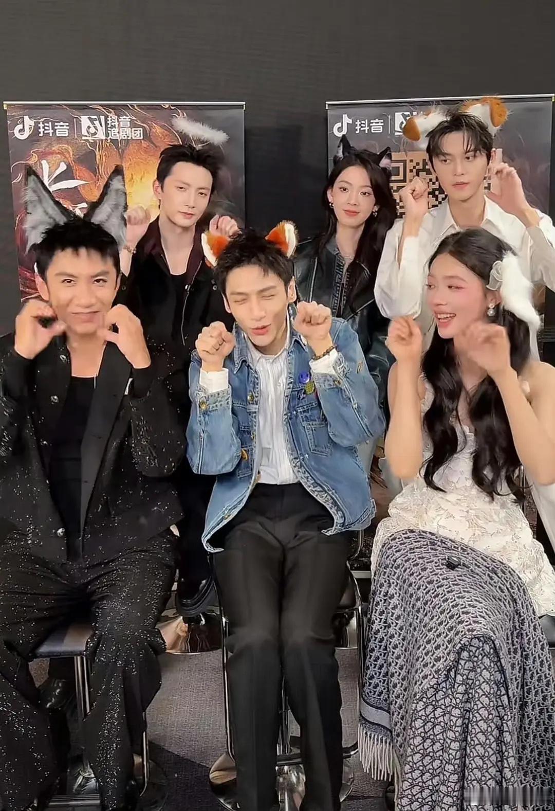 每个人的表情都好好笑​​​