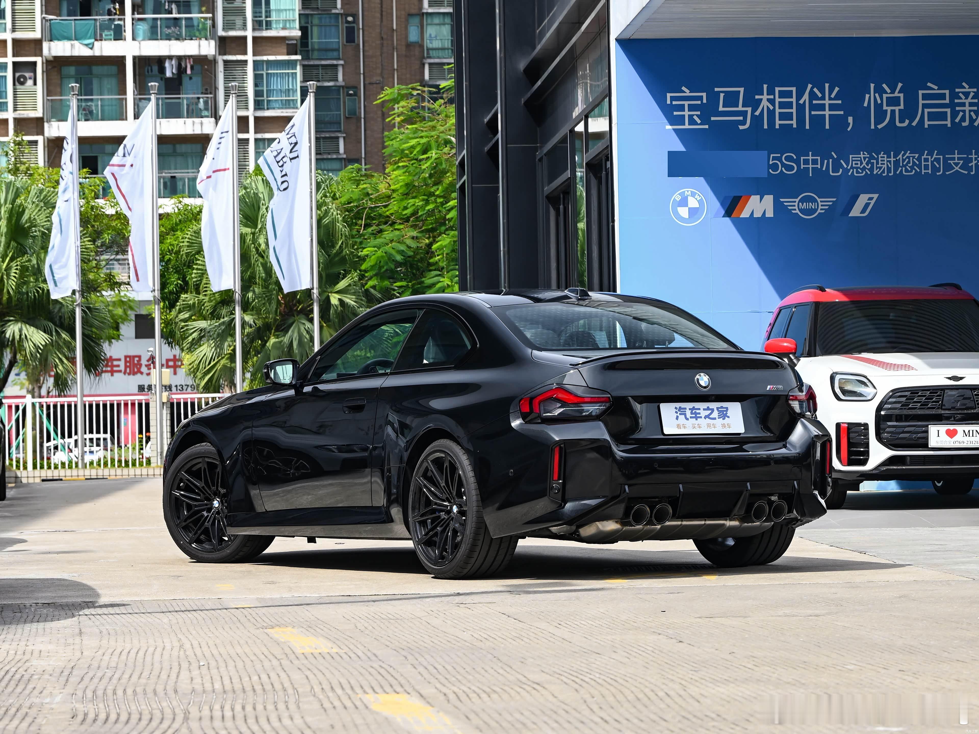 宝马M2宝石青黑内选装1E6-前19英寸，后20英寸铝方向盘加热功能2000