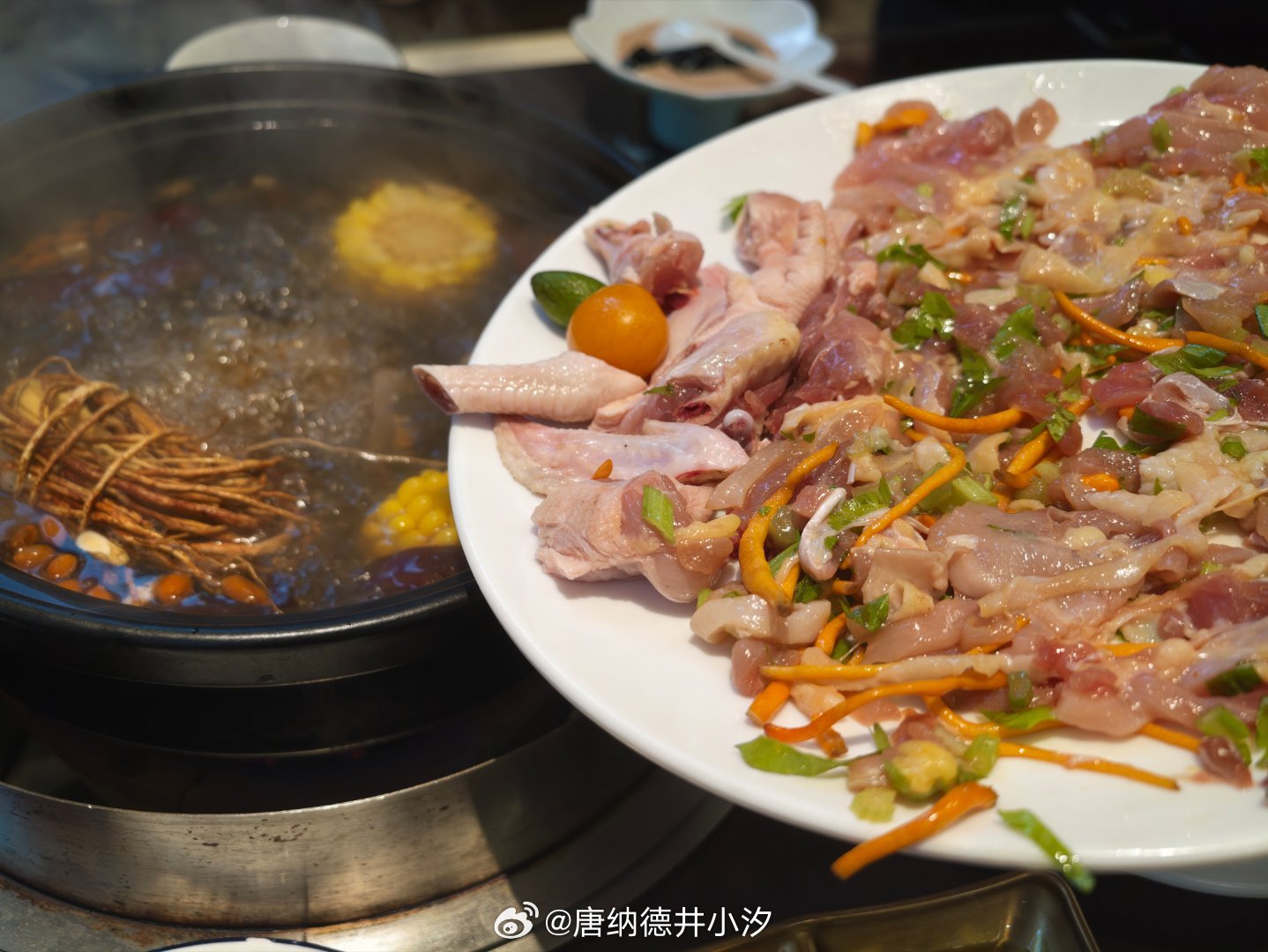 黎巴嫩菜好好吃。清远鸡煲好好吃。海鲜捞饭好好吃。世界和平，好好吃饭[比心]​想推荐所有人去看龙餐馆[