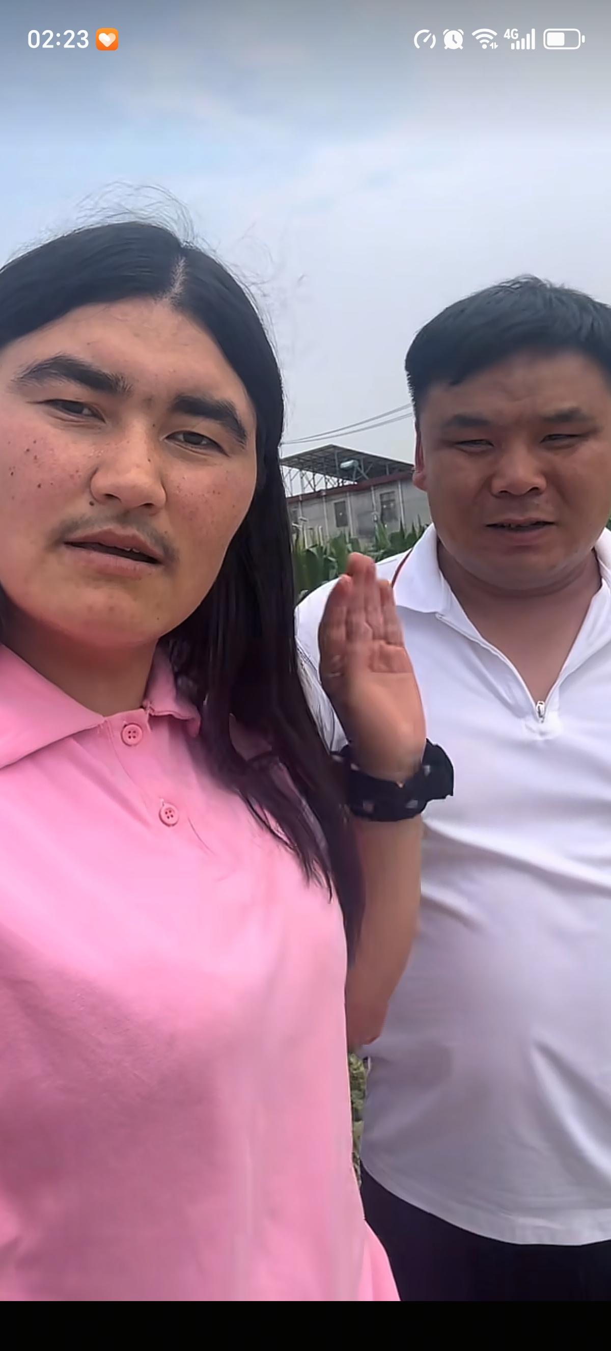 新疆维吾尔族23岁雄鹰一般的女子古丽，不顾路途遥远，执意嫁给河南的30岁丈夫为妻