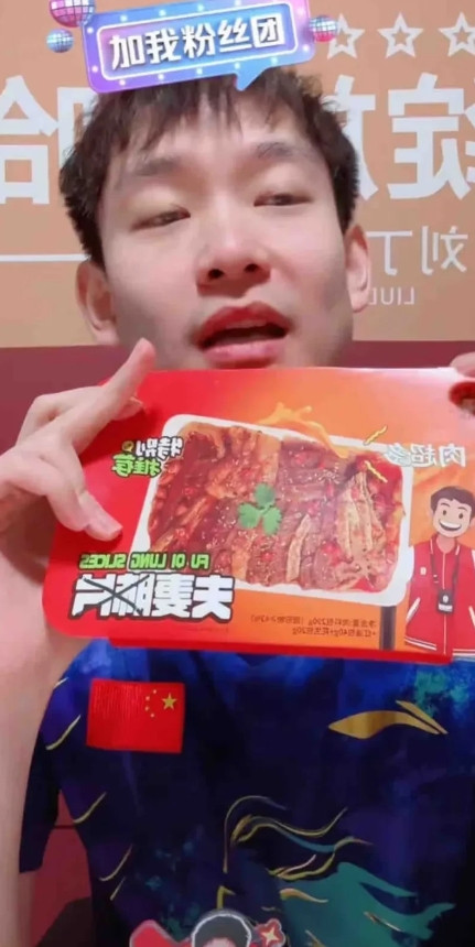 昨天跟官宣没差了，真是过年了。lds，草莓熊一个比一个勇。一个在直播间放唯一