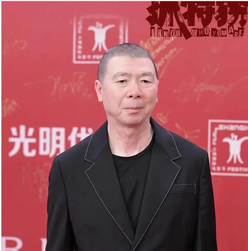 冯小刚这次输了不是输在人气不是输在能力，而是他​没有创新。明明手里不差钱，