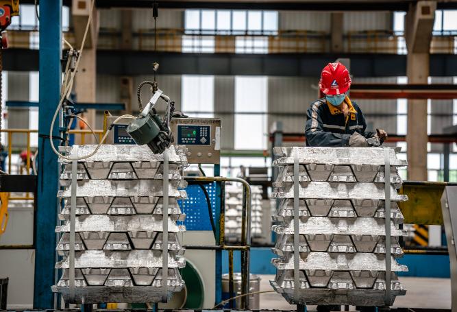 中国的基础工业规模已经大到快让外国绝望的地步，以金属铝为例，中国是全球最大的生产