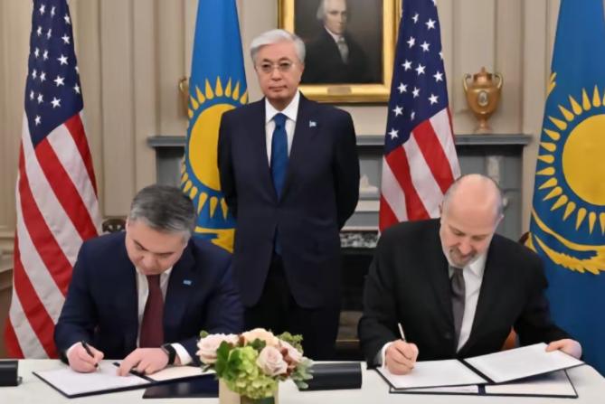 哈萨克斯坦兴冲冲地和日本签了稀土协议后，才发现运输成了大问题2025年，哈萨