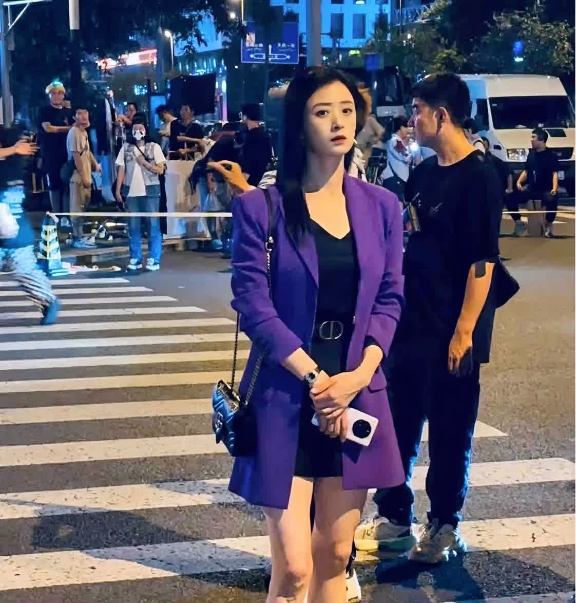 我表姐线下亲眼见过蒋欣她说了一个大实话她说蒋欣根本不是电视里看到