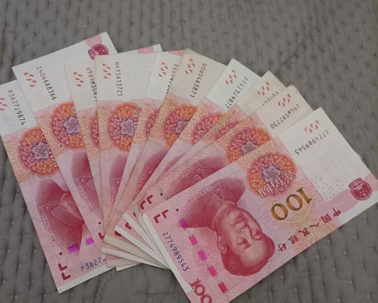 婆婆把小叔子满月酒席礼金拿一千给我，我执意不肯收下今天婆婆给了我一千块钱，