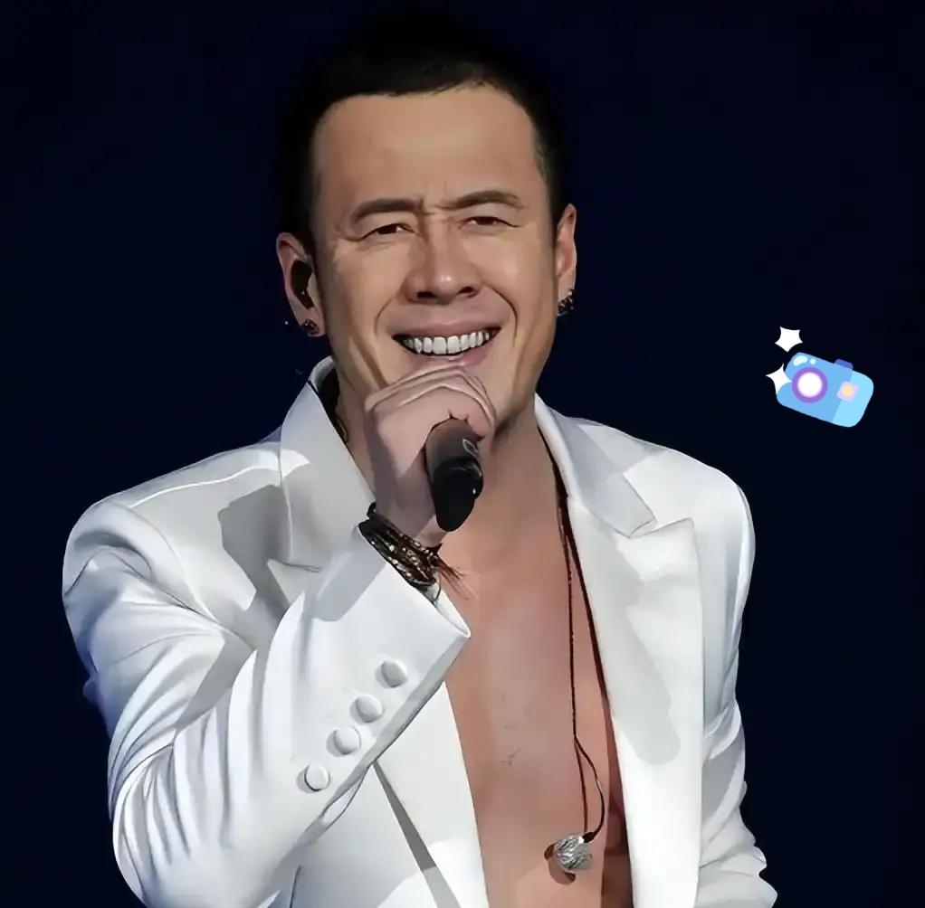 杨坤唱功行不行，我不评价。但有一点我敢确定，那就是他今年53岁了，最行的一点