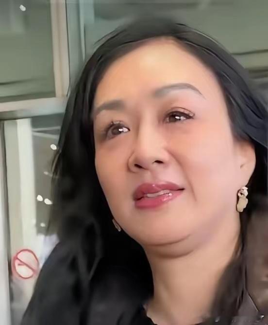 自然美才是真正的美，你看钟丽缇虽然快60岁了，但她这样的皮肤状态真是太好了，岁月