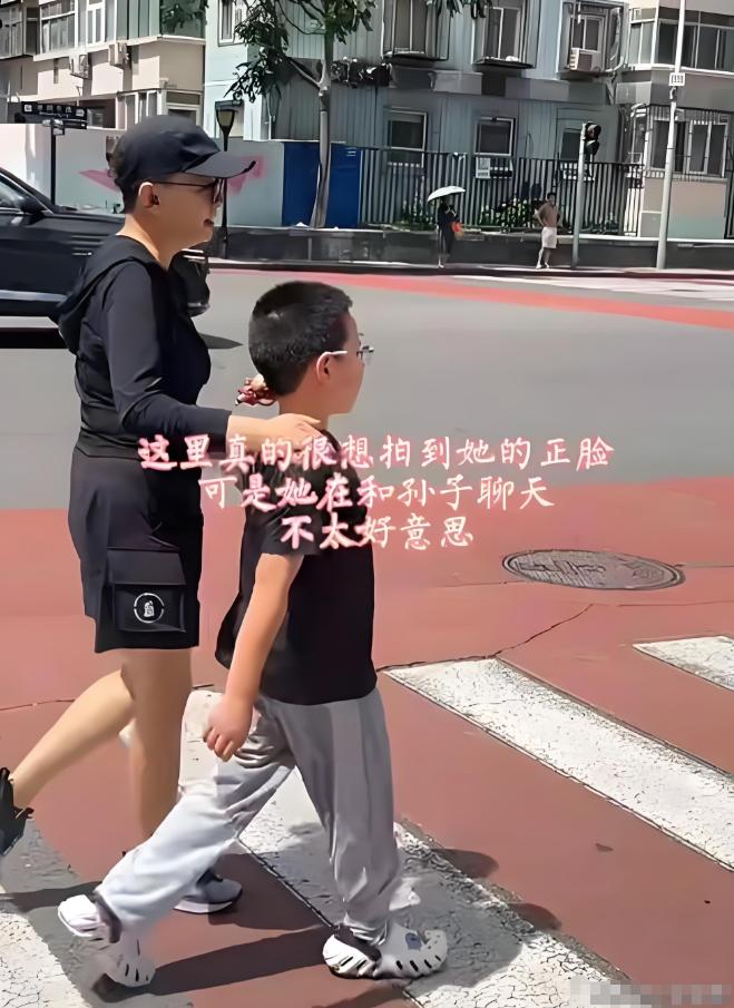 宋丹丹，引发热议。 7月13日，65岁的宋丹丹，冲上热搜，这一次，不是在烈日