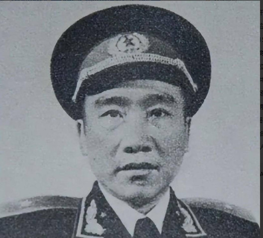 1955在举行授衔仪式之际，他竟猛地一把扯下肩章，而后扬长离去，紧接着便立下了