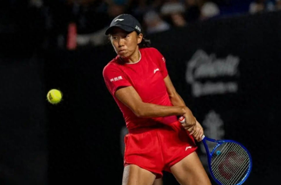 中午进行的WTA1000印第安维尔斯站首轮比赛，中国金花张帅3比6、2比6不敌乌