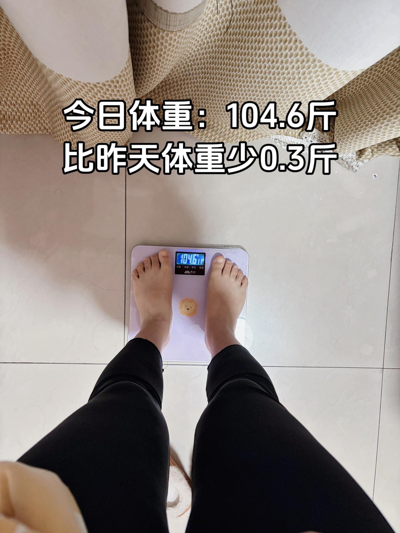 泪水打湿我的减脂餐，离目标还有两斤，加油呀今日减脂早餐：燕麦+鸡蛋+牛奶+坚果