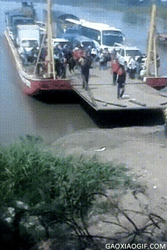 命悬一线，干什么都不要急，干什么都是太急太快出差错，等靠岸你再跳下去不行吗，幸亏