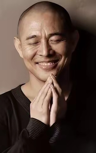 李连杰这段讲述，听得人心头一酸。😯小女儿患上抑郁症，他整日悬着一颗心，生怕孩子出事。女儿去欧洲留学