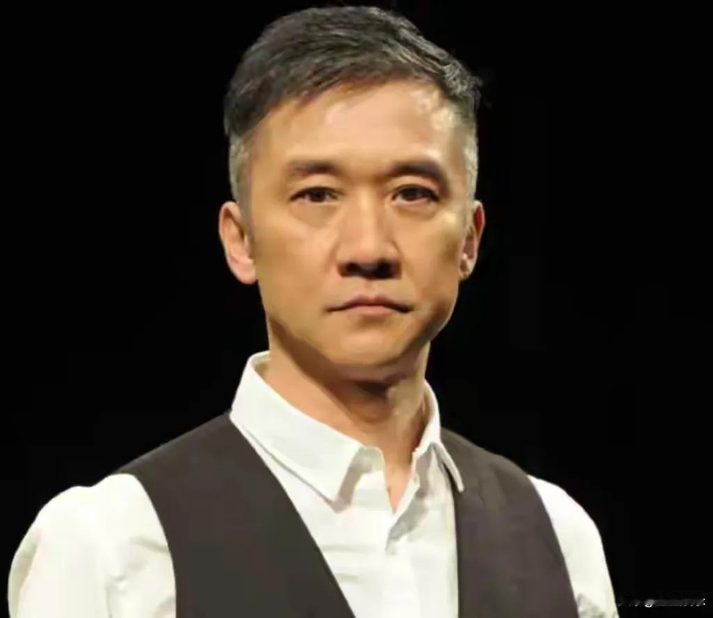 黄志忠或许怎么也没想到，曾经被他“抛弃”的糟糠之妻何音，如今已成了别人捧在手心的