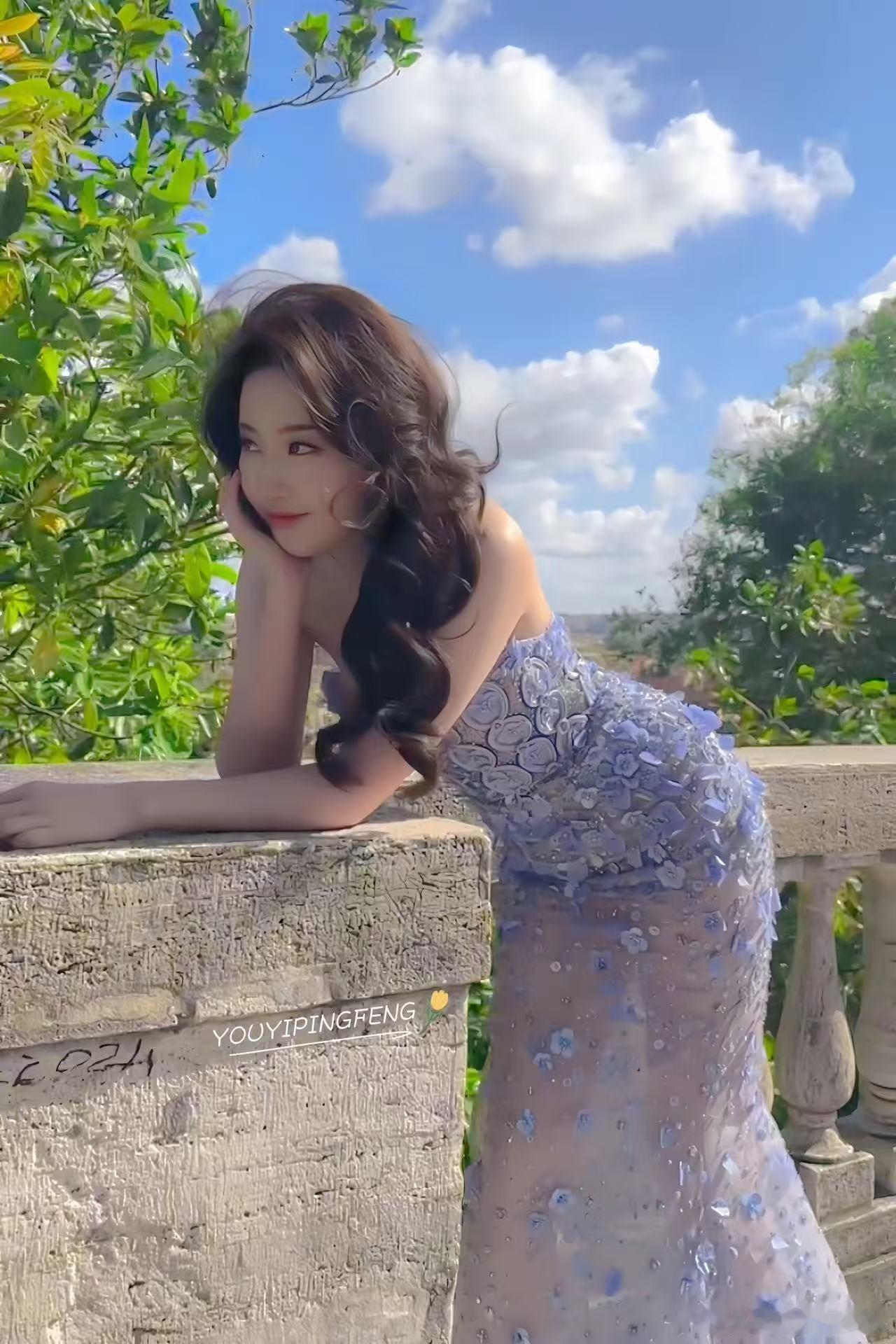 刘亦菲的高级感如此稀缺刘亦菲清冷系天花板她的美从不是浓烈张扬的类型，而是清冷留