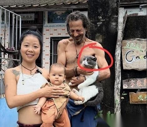 福建，一38岁女子，居然嫁给了国外一个“流浪汉”，结婚多年，她不上班，更不赚钱，