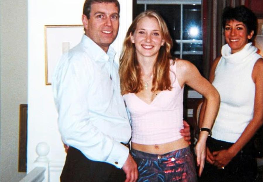 美国这个周末完全被爱泼斯坦的最新文件曝光刷屏了，整个美国社会都在吃瓜。正式文件的