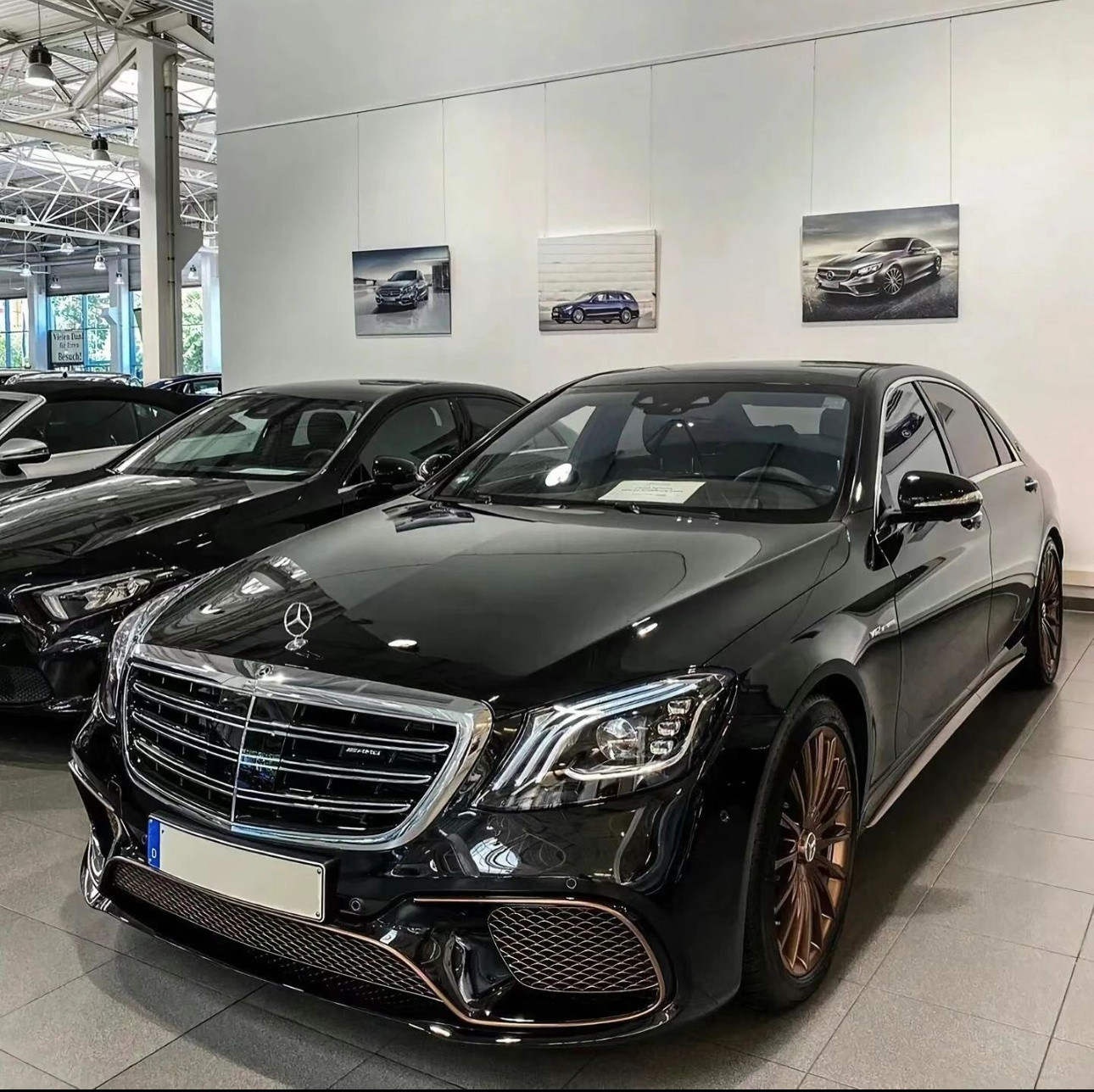 奔驰的顶级奢侈车型——S65LAMG！搭载帕加尼同款V12发动机，以前落地4