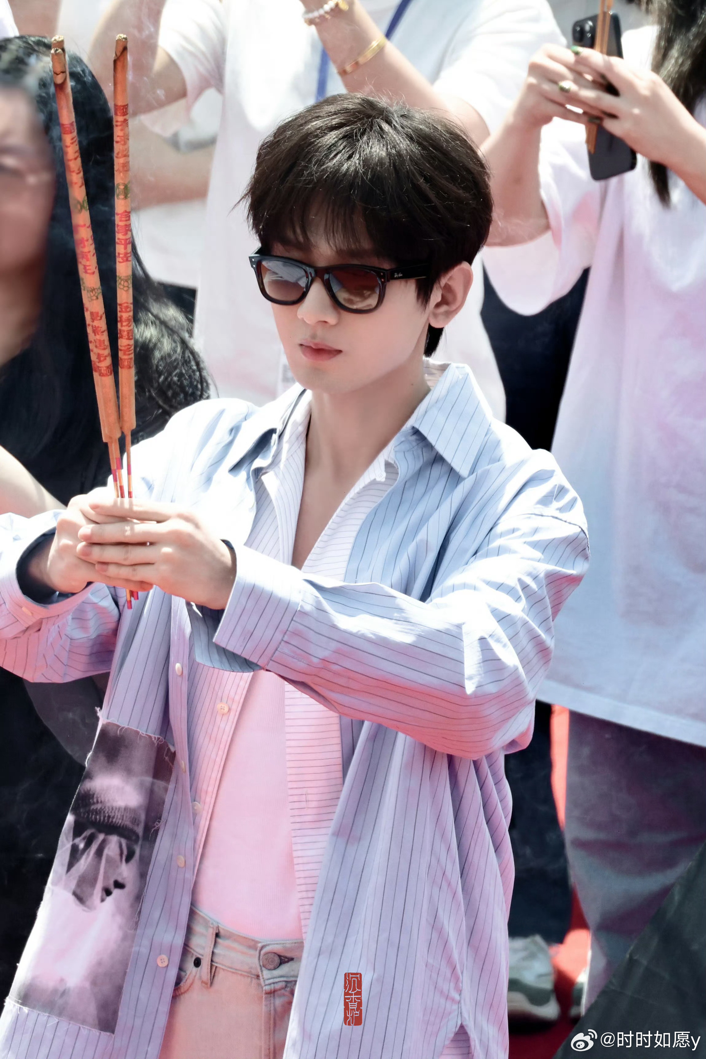 成毅两京十五日cy成毅朱瞻基淡淡的平静的专注的。“雨停的时候走在山间脚下厚厚的