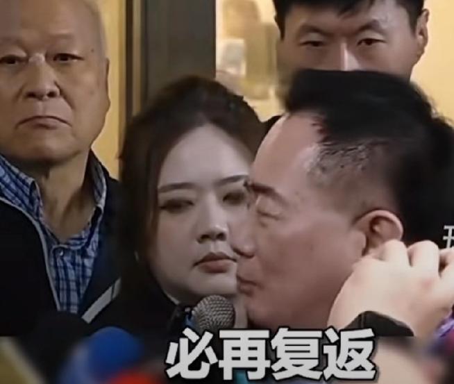 蔡正元入监后，享受到了特殊关照，典狱长已为他网开一面。他是幸运的。他