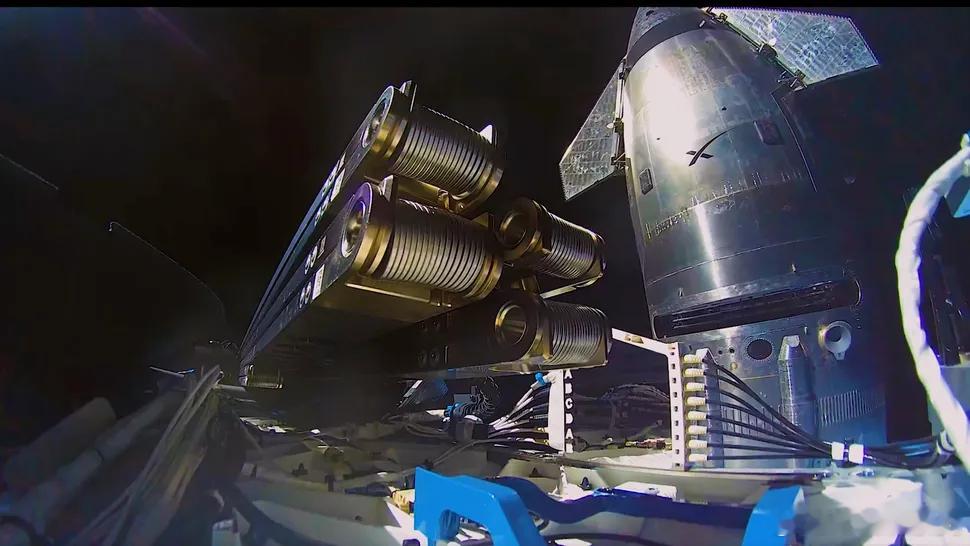 星舰首射卫星入轨：星链V3巨型星座建设正式启幕！SpaceX的星舰巨型火箭在昨夜（9月28日）的第1