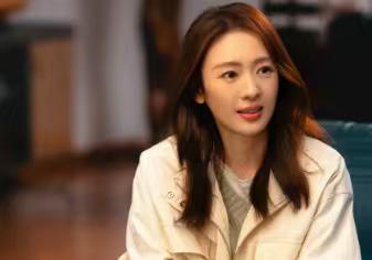 电视剧《四喜》中，冯母给明珠的玉镯是被明珠的弟弟打碎的，但是原著中并不是他打碎的