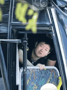 社交悍匪莎莎随时上线！国乒在多哈备战比赛，经常会遇到各种困难，而每当这种时
