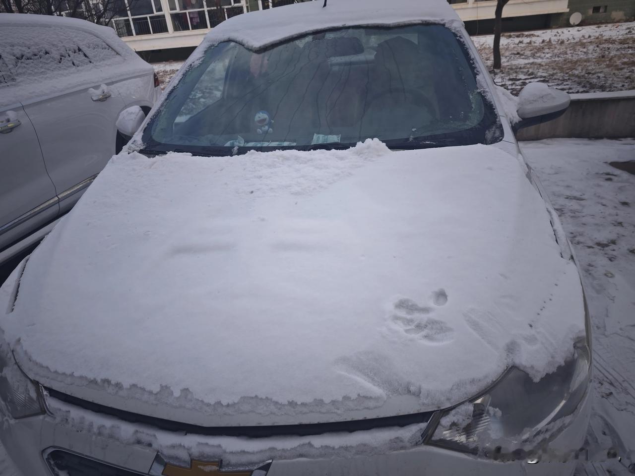 怪不得雪天人家都把雨刮器立起来呢！我是知道为什么了。昨天去镇里办事，车堵的出