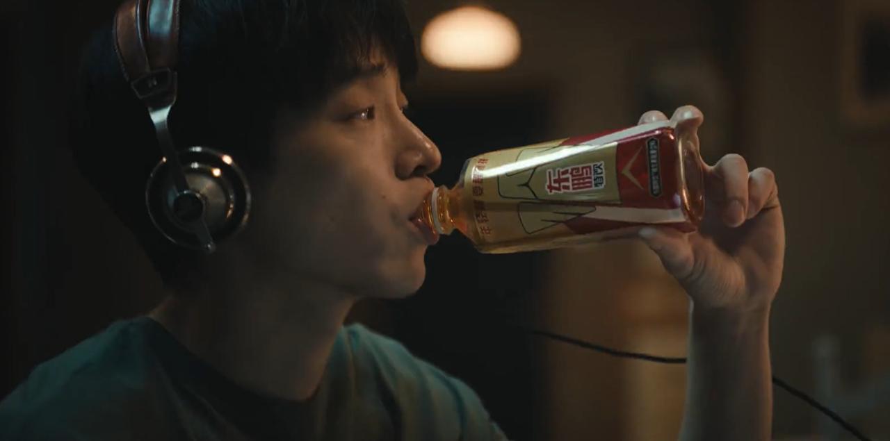 《交锋》热播，东鹏又赢麻了。上一次，东鹏赢麻，是赞助张雪机车。当时还上了