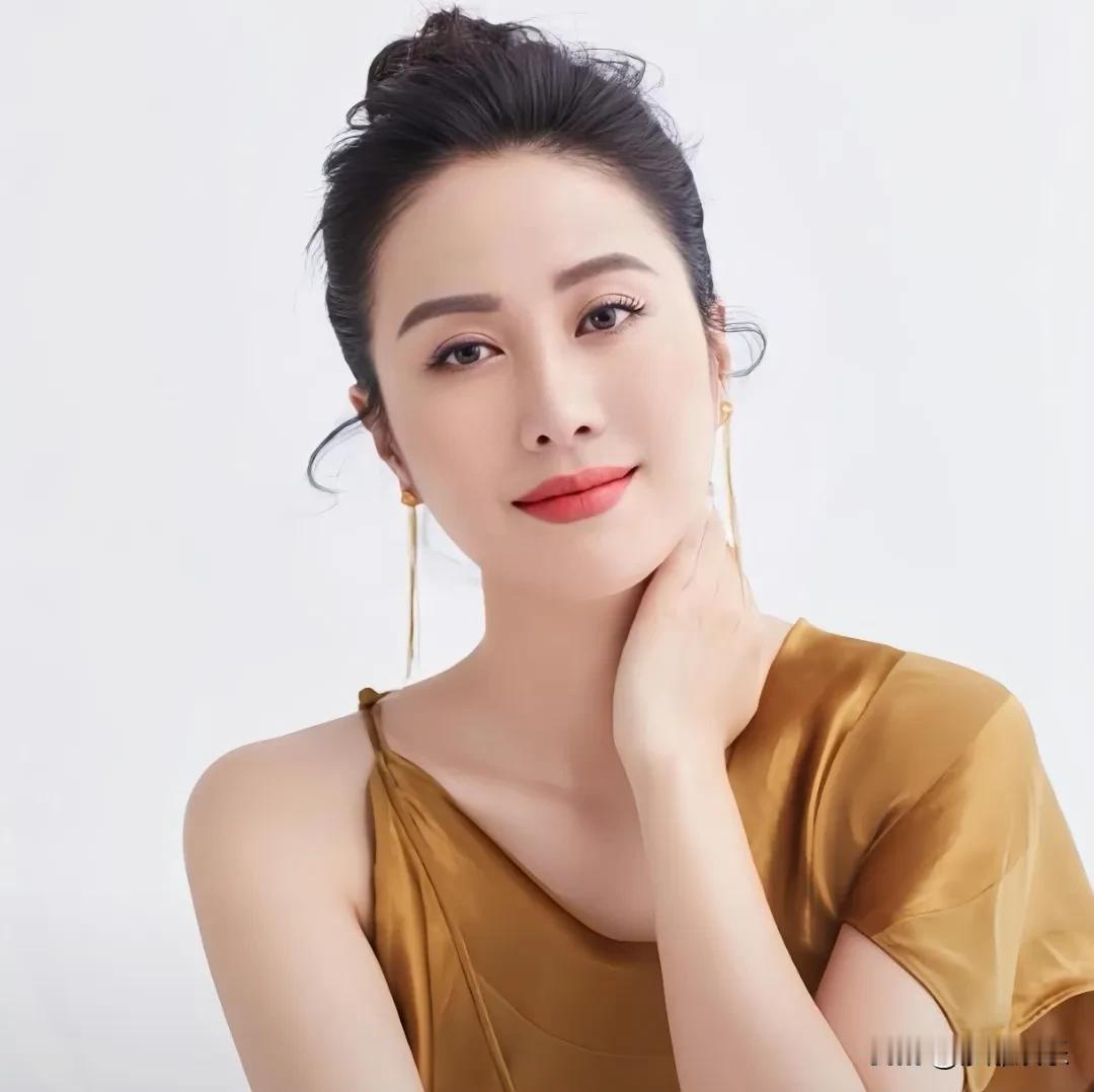有网友问叶璇：“为什么那么多女明星生完孩子后，身材恢复得那么快，跟没生过一样？”